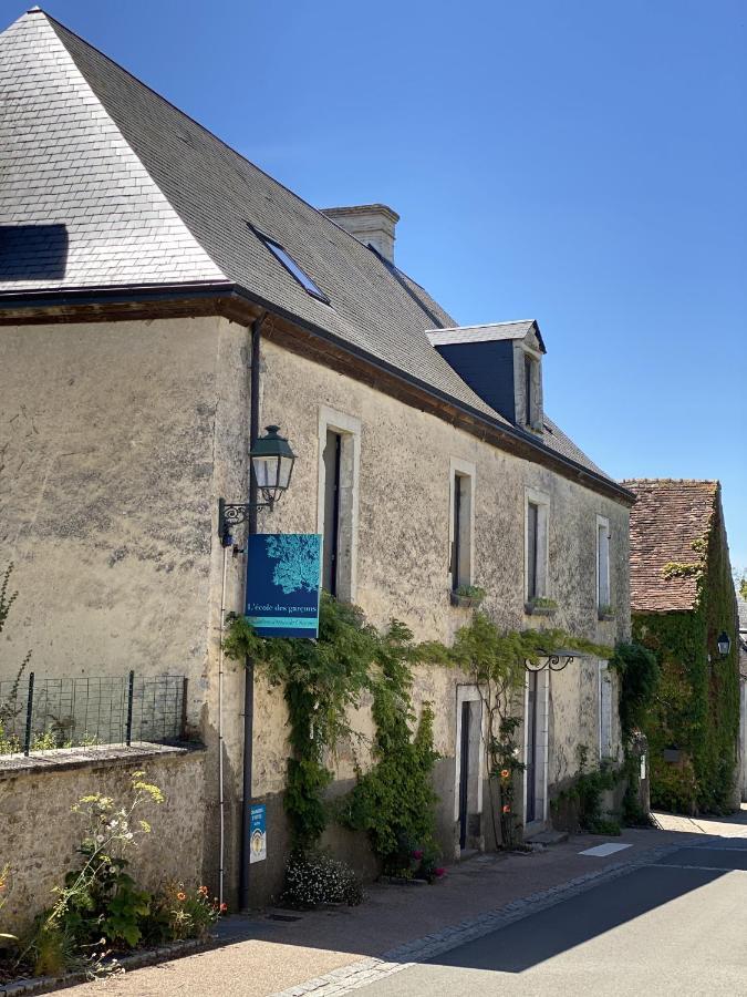 L'Ecole Des Garcons Bed & Breakfast Maigne Exterior photo